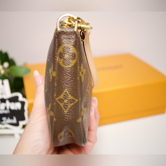 Louis Vuitton Pochette Accessoires - Picture 3 of 15